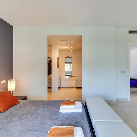 Villa Vacation I Fuentes, Prime Location, Perfect For Families And Big Groups, Shared Pool *