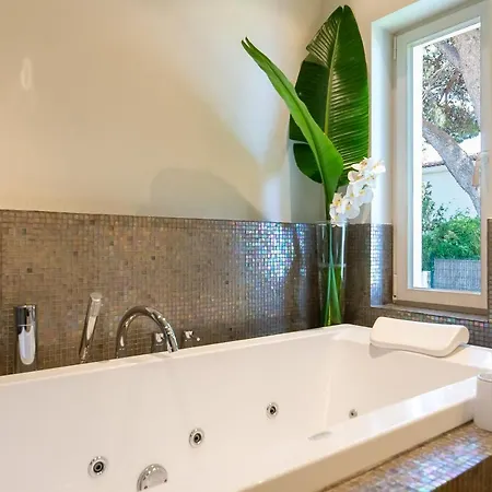 Villa Vacation I Fuentes, Prime Location, Perfect For Families And Big Groups, Shared Pool *